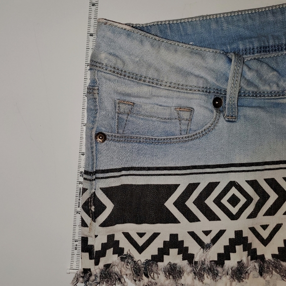 Bullhead Denim Co. Frayed Short Shorts - Picture 4 of 7